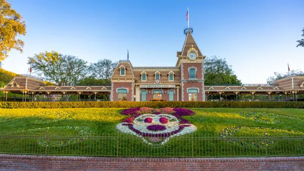 2022-DLR-Minnie-Mouse-Blooms-at-Disneyland-Park-in-Honor-of-Womens-History-Month