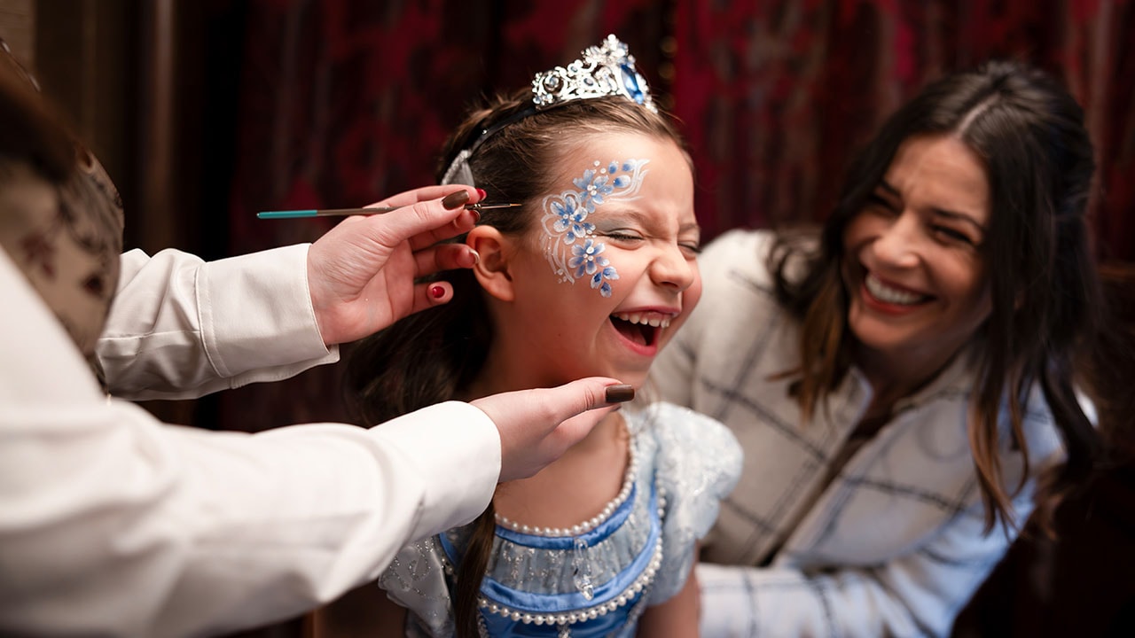 5 Things at Disney’s Paris Hotel That’ll Make Kids Say, ‘Wow!’ blog header