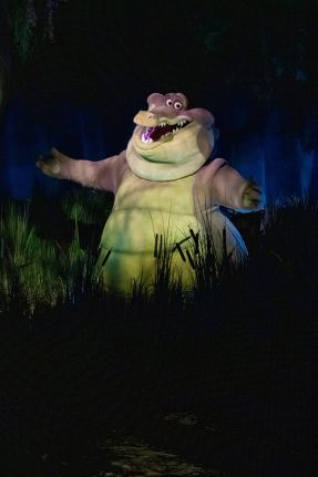 Louis animatronic at Tiana's Bayou Adventure