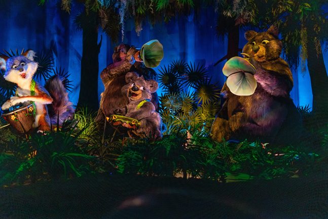Critter animatronics inside Tiana's Bayou Adventure