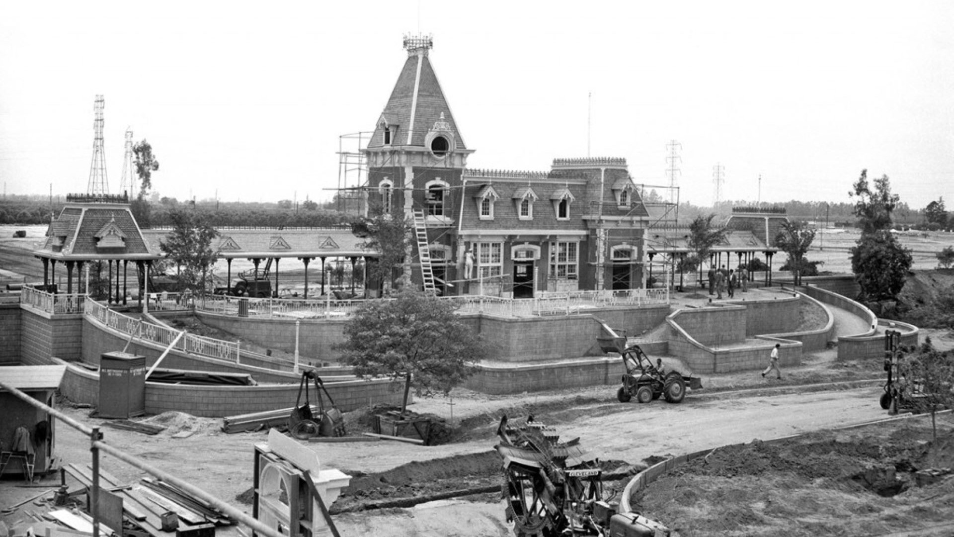 Building the Dream: The Making of Disneyland Park - Main Street Station