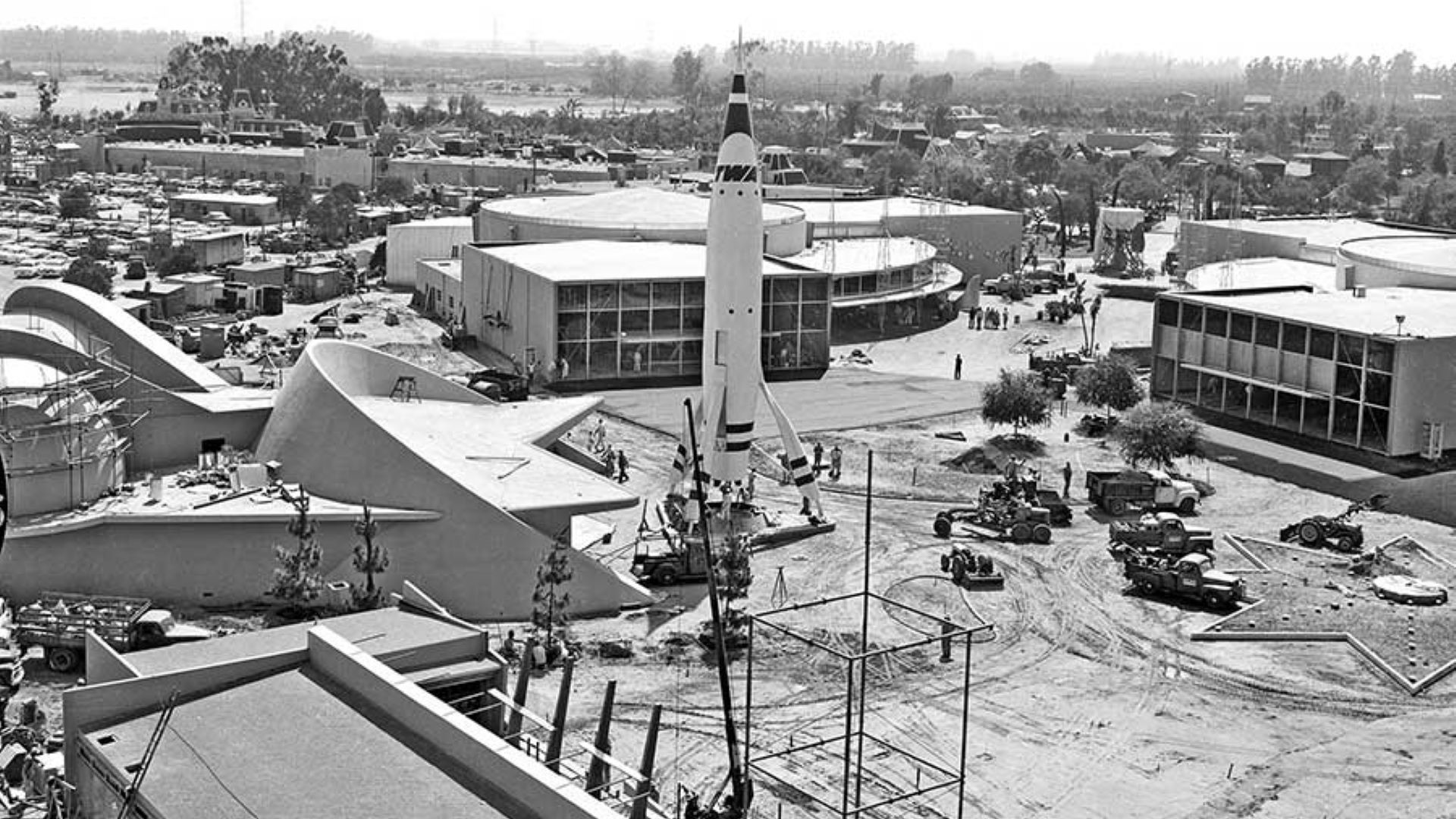 Building the Dream: The Making of Disneyland Park - Rocket to the Moon and the Moonliner