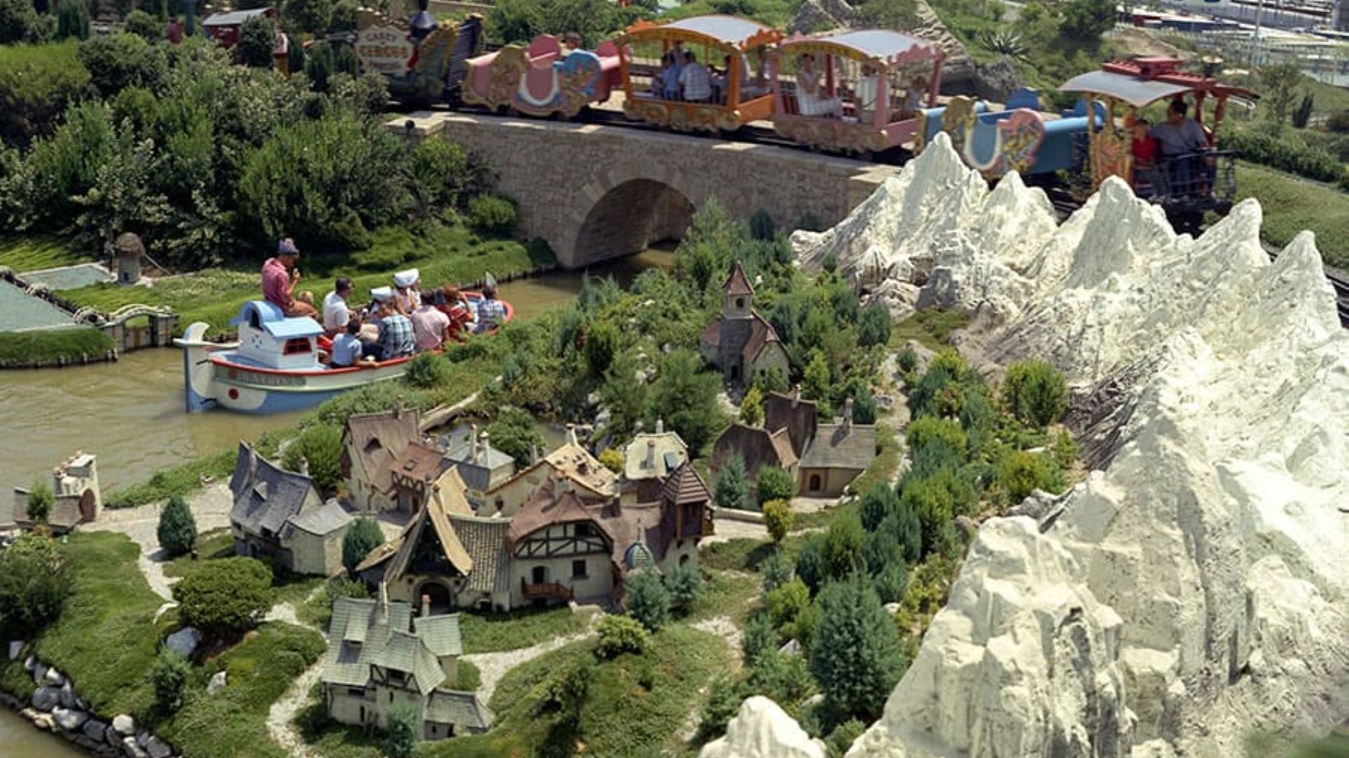 Building the Dream: The Making of Disneyland Park - Storybook Land Canal Boats