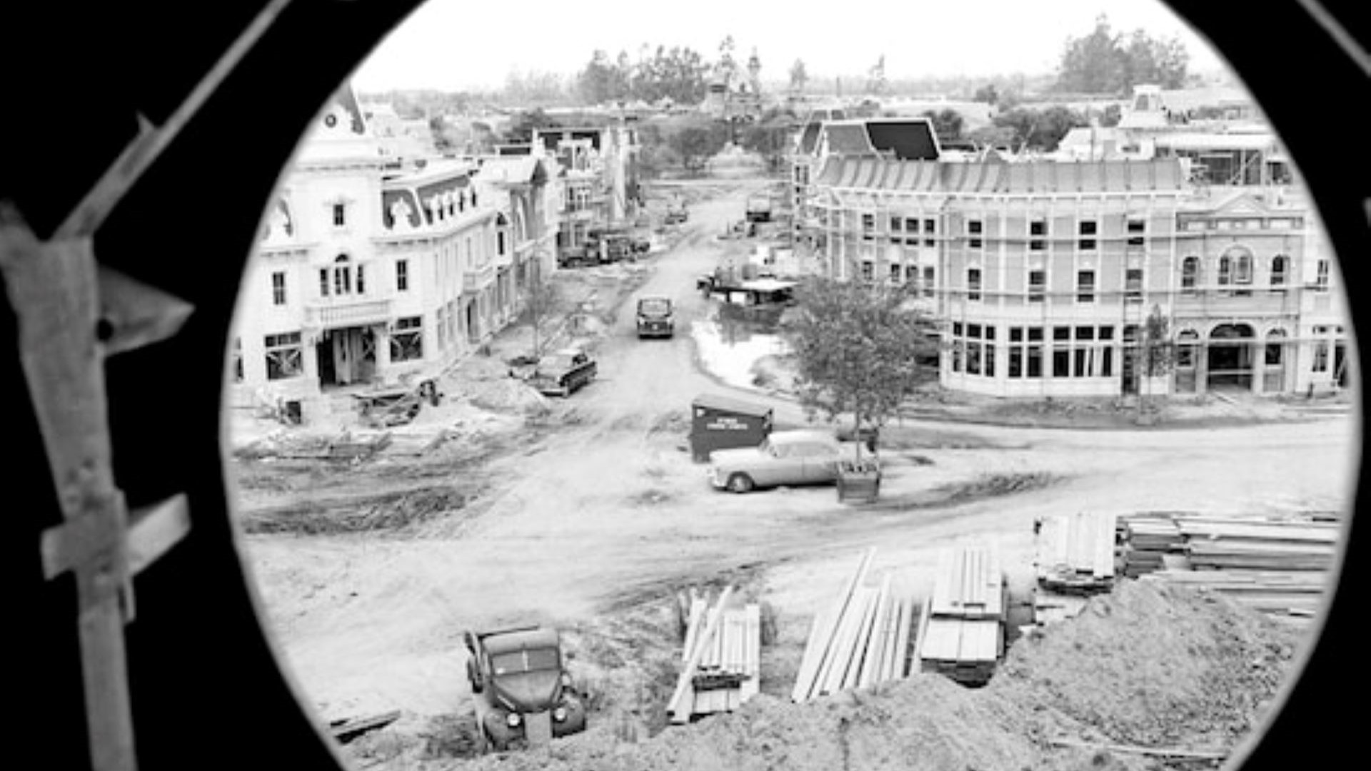 Building the Dream: The Making of Disneyland Park - A Unique View of Town Square