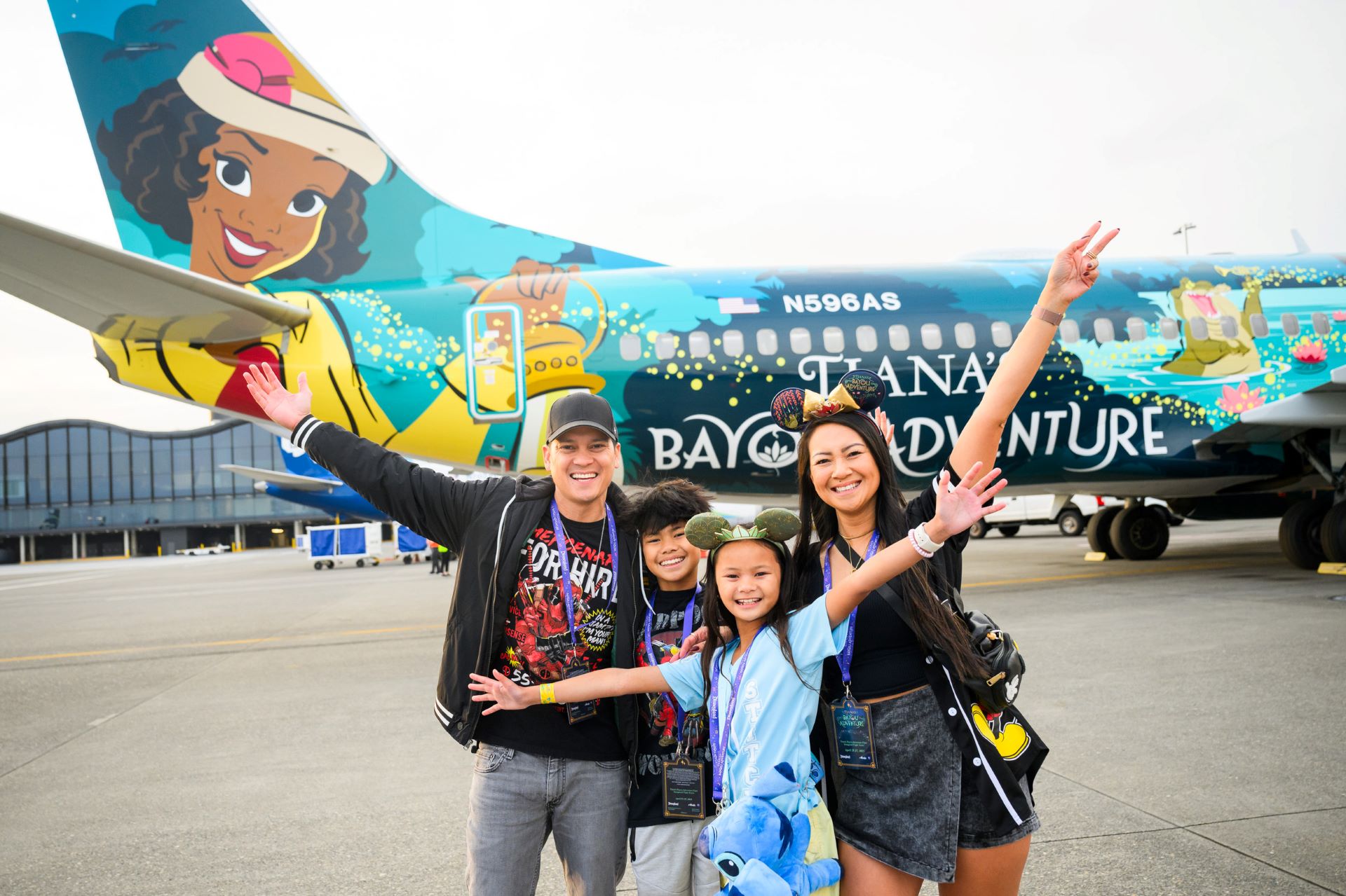 Alaska Airlines Unveils its New Disneyland Resort-Themed Plane “Tiana’s Bayou Adventure Flyer”