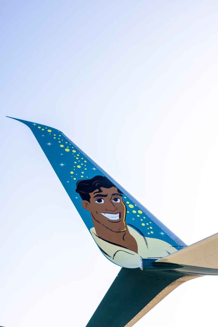 Alaska Airlines Unveils its New Disneyland Resort-Themed Plane “Tiana’s Bayou Adventure Flyer”