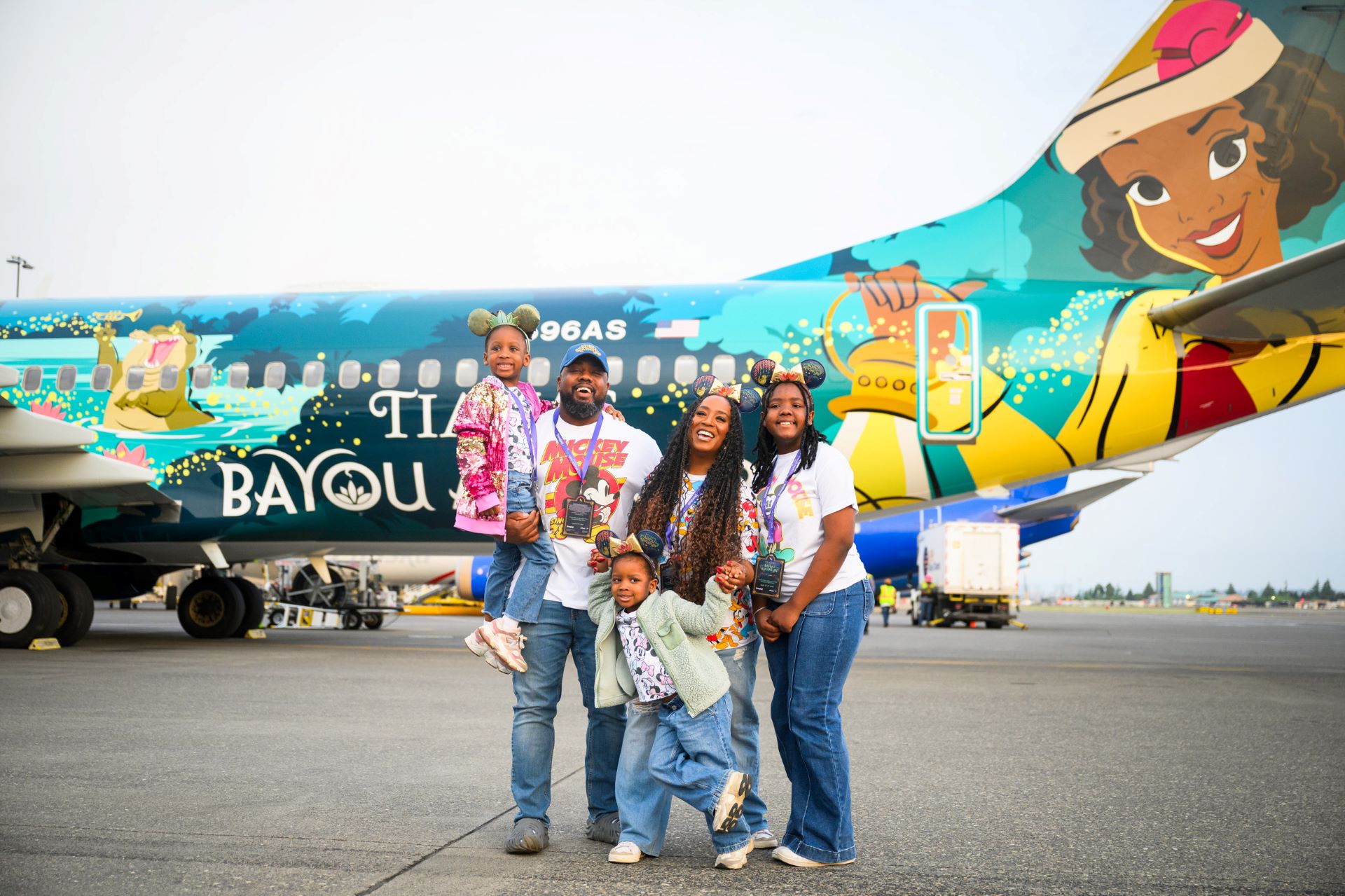 Alaska Airlines Unveils its New Disneyland Resort-Themed Plane “Tiana’s Bayou Adventure Flyer”