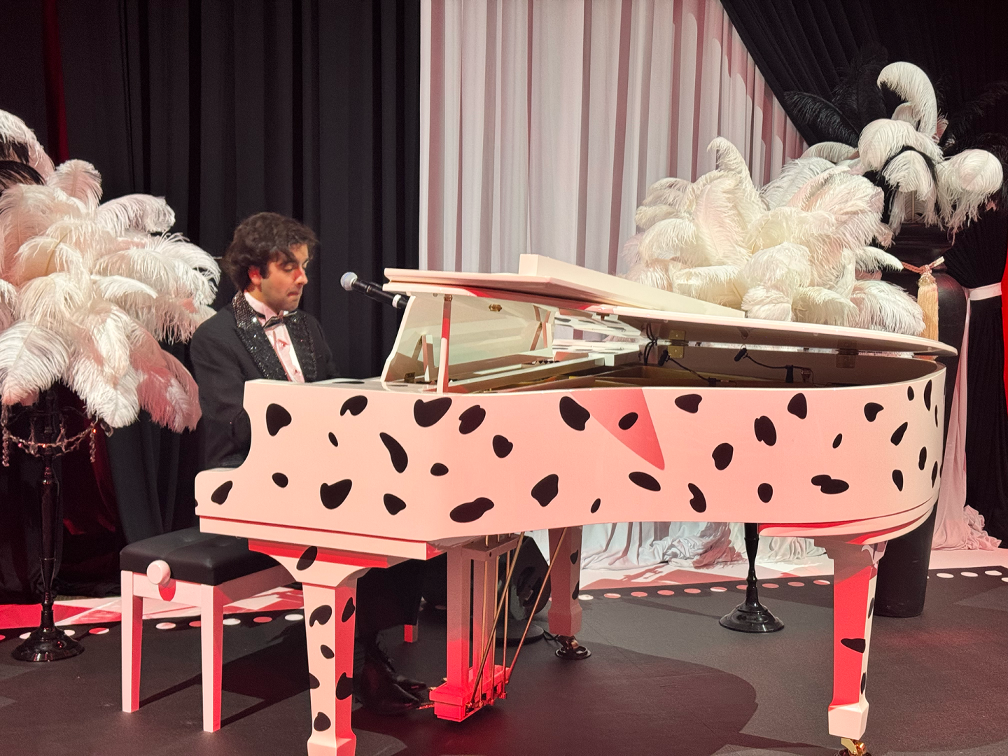 De Vil’s Piano Lounge event