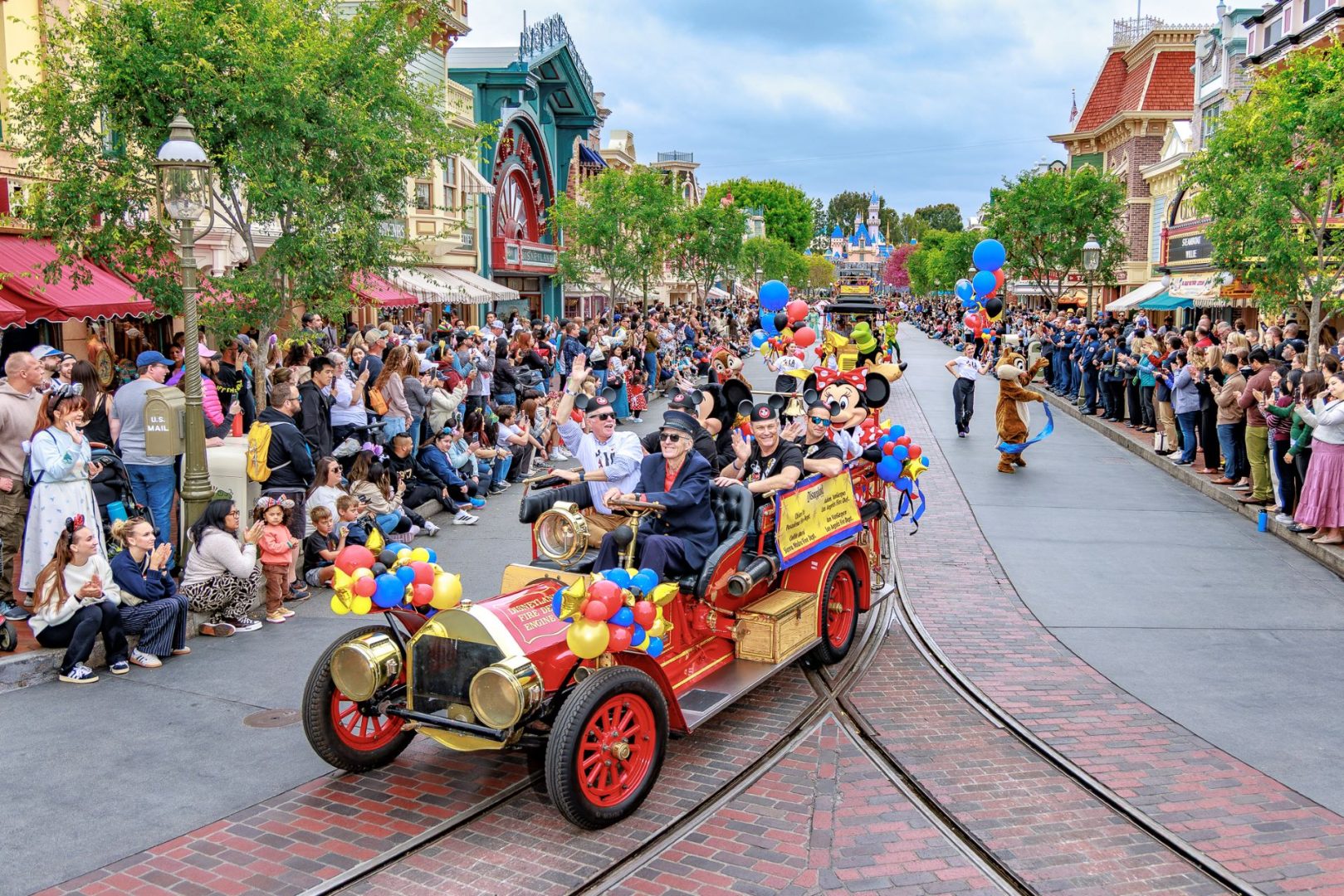 Heroes of L.A. Fires Honored with Cavalcade at Disneyland