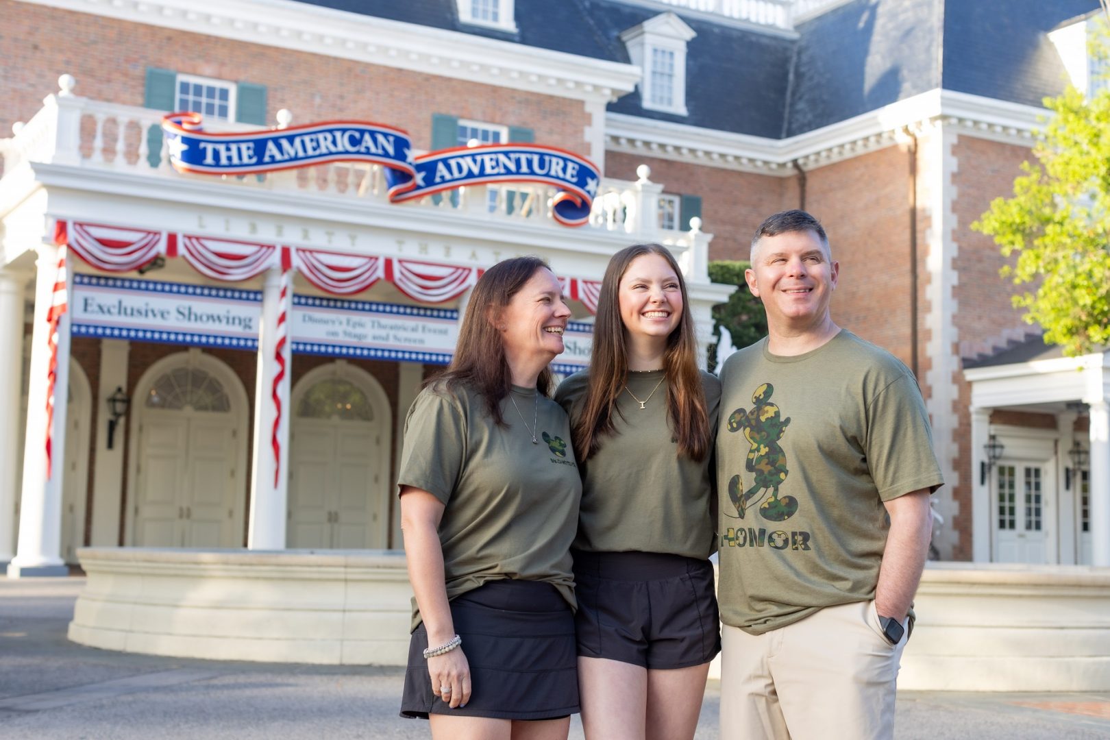 Veteran Visits Portrait at Portraits of Courage