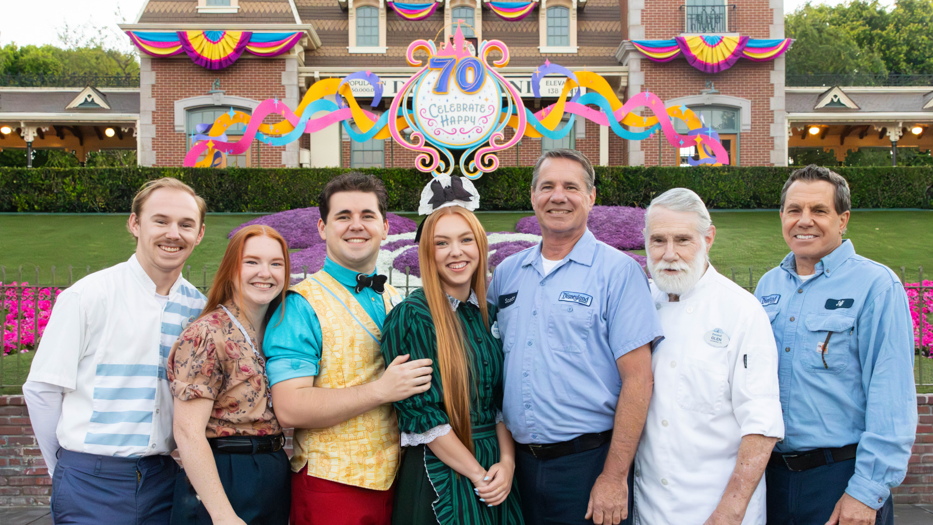 Disneyland Cast Member Suprises Mom with the Ultimate Family Photo