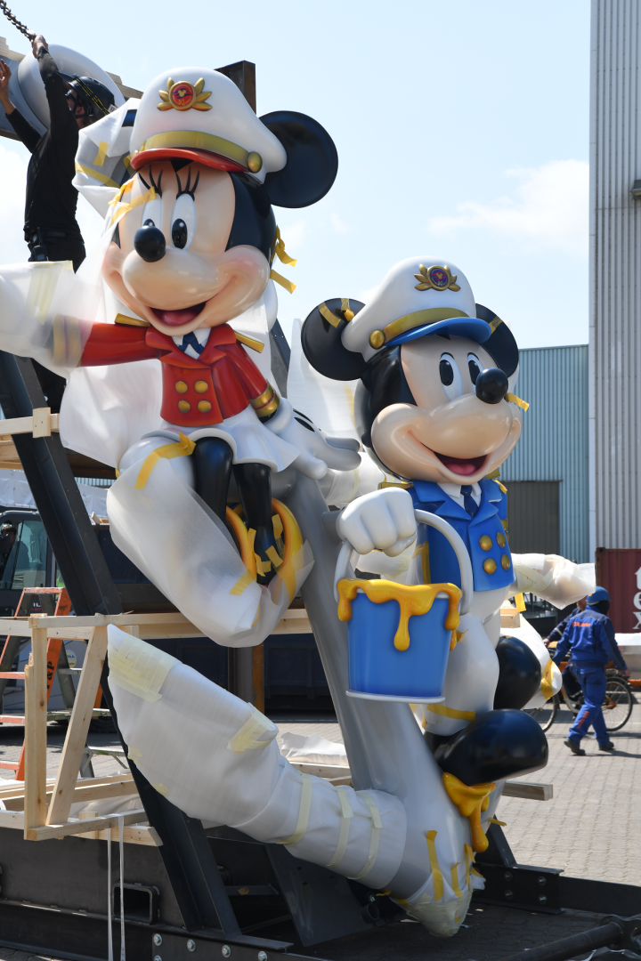 Mickey and Minnie Ship Characters -Disney Adventure Updates