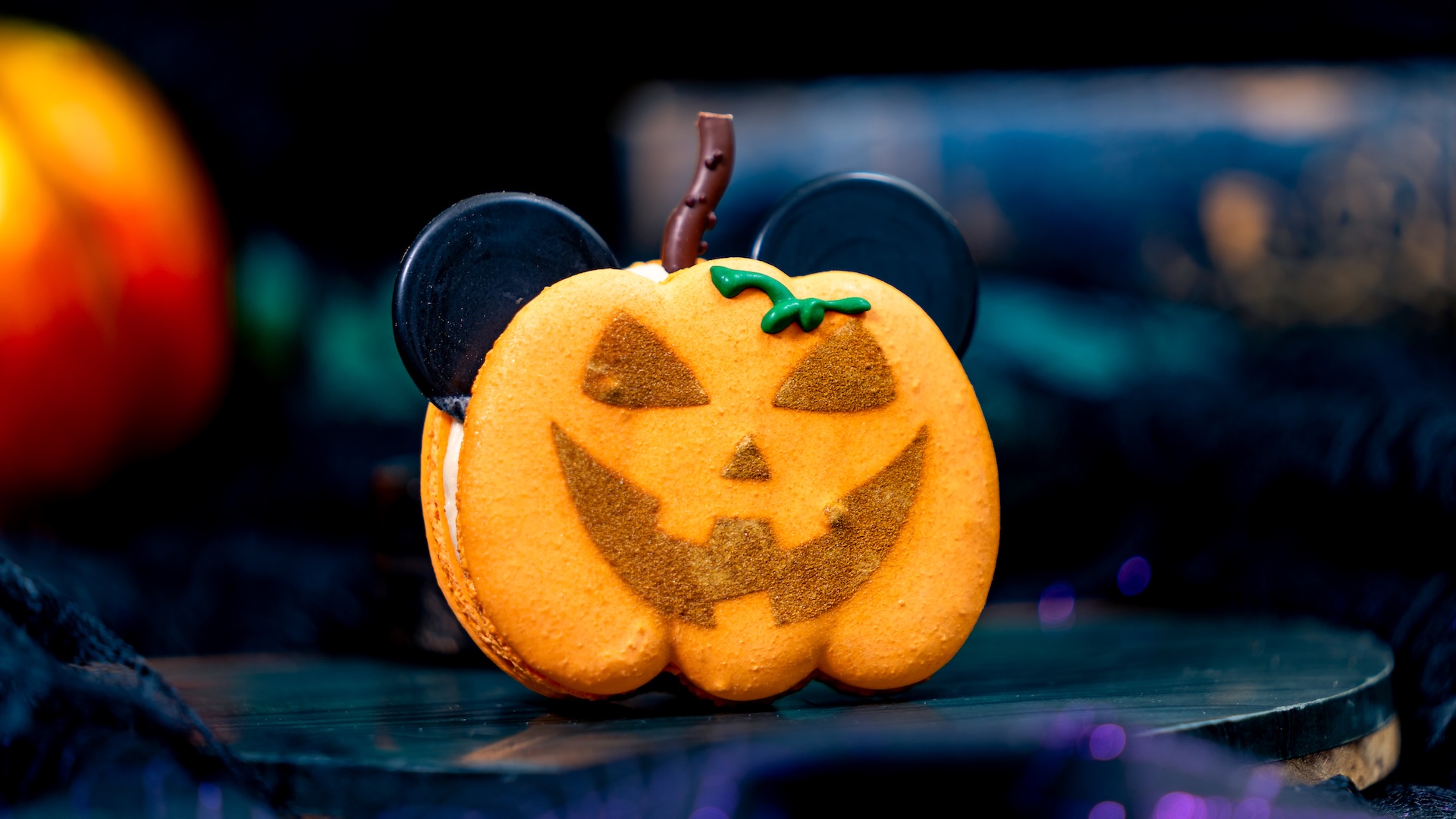 Jack-O’-Lantern Mickey Pumpkin Macaron