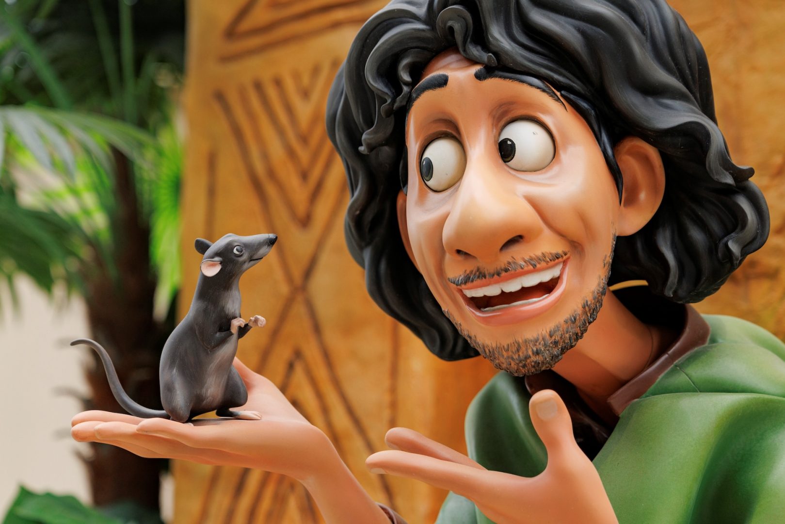 HKDL 20A Friendtastic Parade Encanto Float