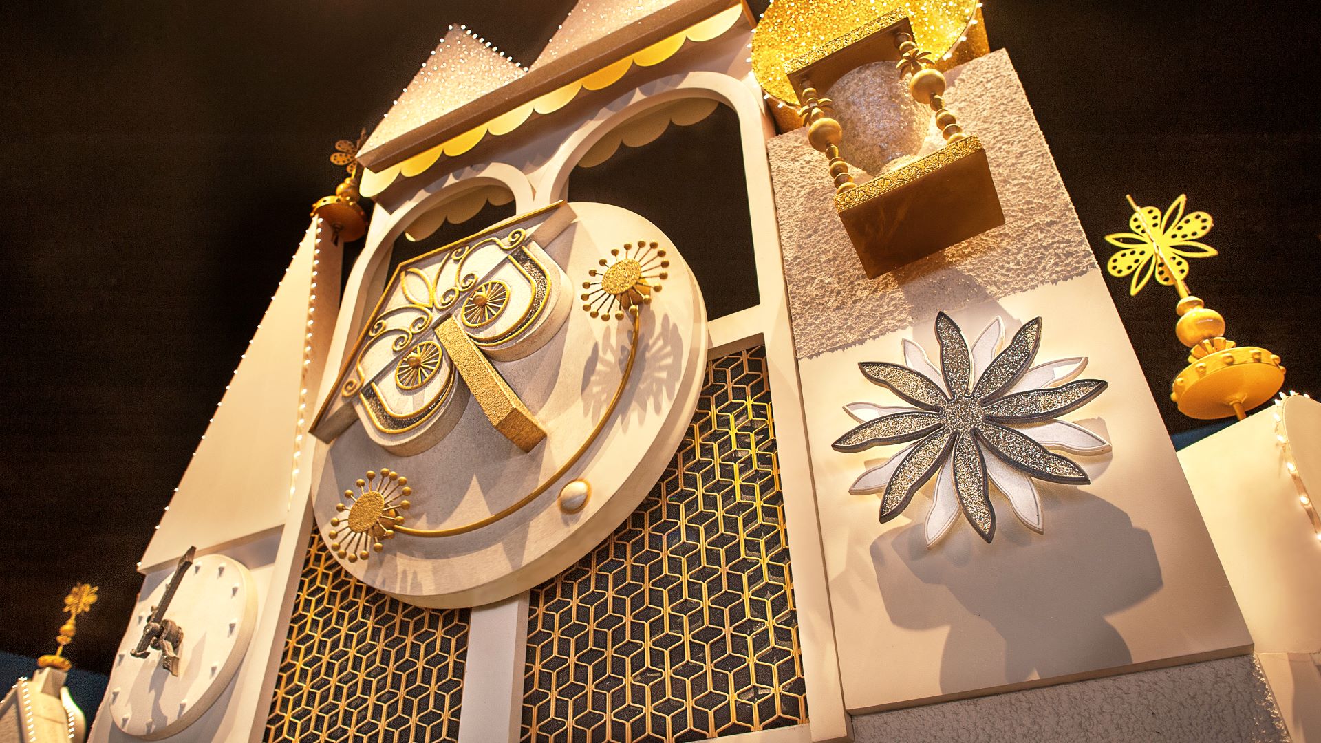 it's a small world Finale Scene Lyrics - Header