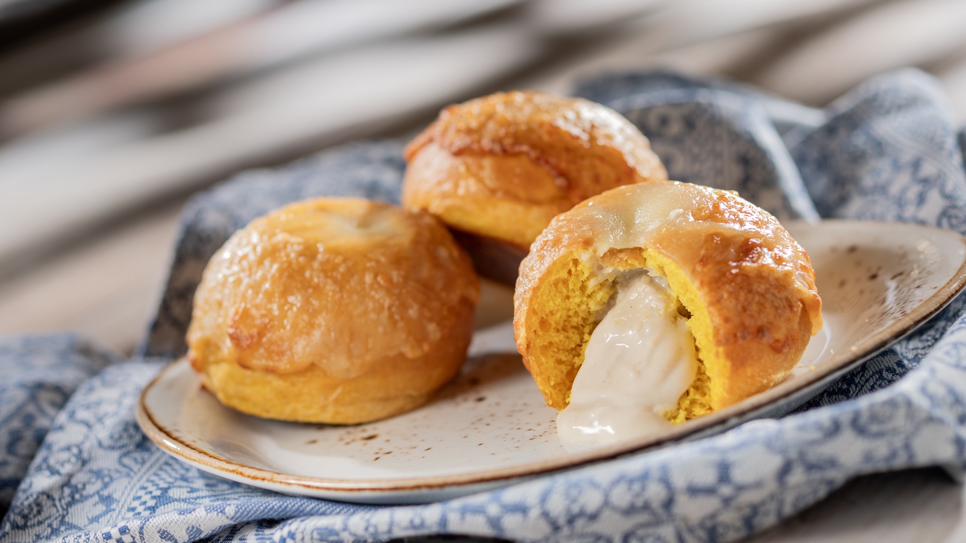 EPCOT Food & Wine Festival Brioche aux Epices Avec Une Garniture Mornay de Trois Fromages