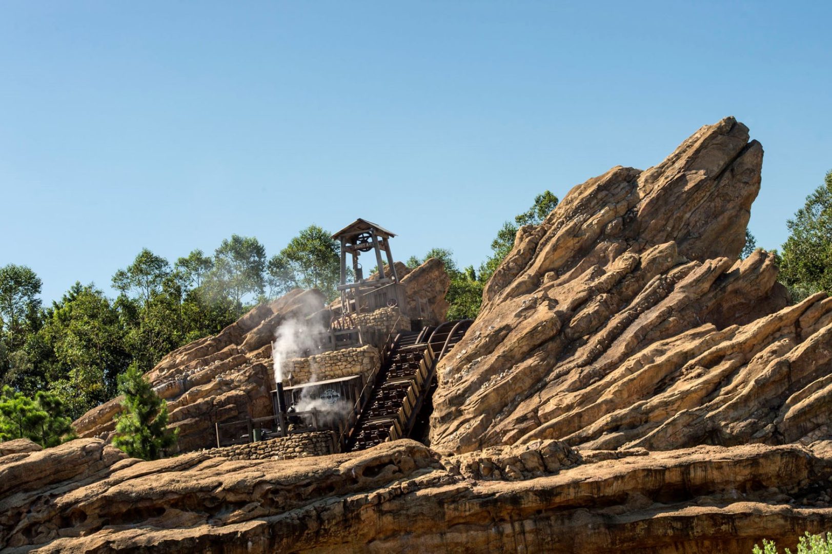 Big Grizzly Mountain Runaway Mine Cars at Hong Kong Disneyland
