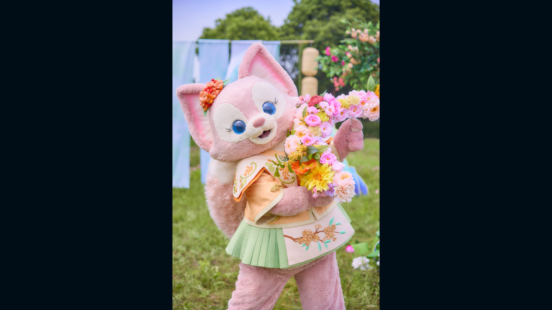 Celebrate with Duffy and Halloween at Shanghai Disney Resort