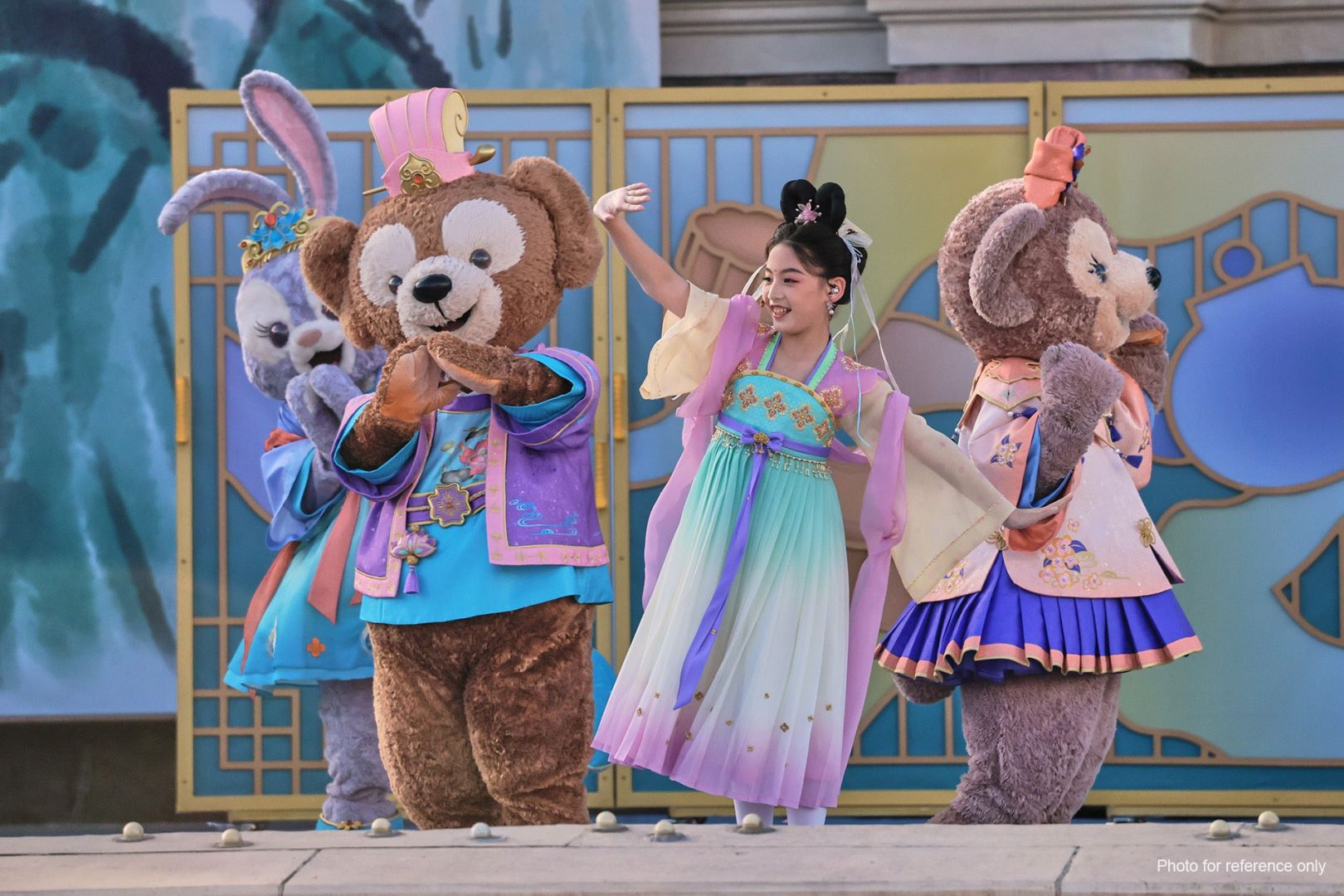 Celebrate with Duffy and Halloween at Shanghai Disney Resort