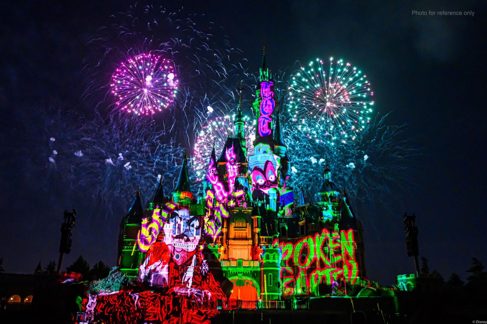 Celebrate with Duffy and Halloween at Shanghai Disney Resort