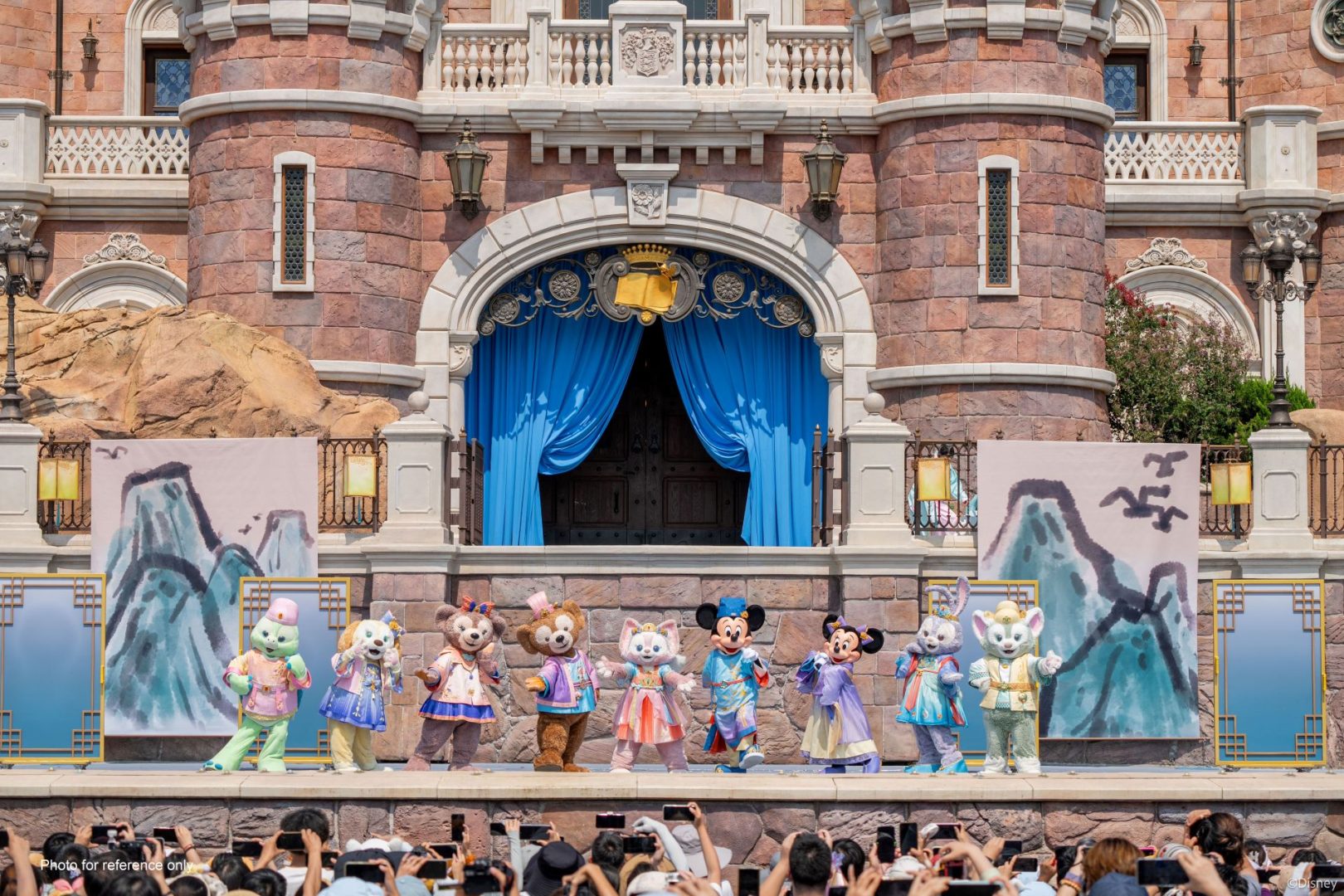 Celebrate with Duffy and Halloween at Shanghai Disney Resort