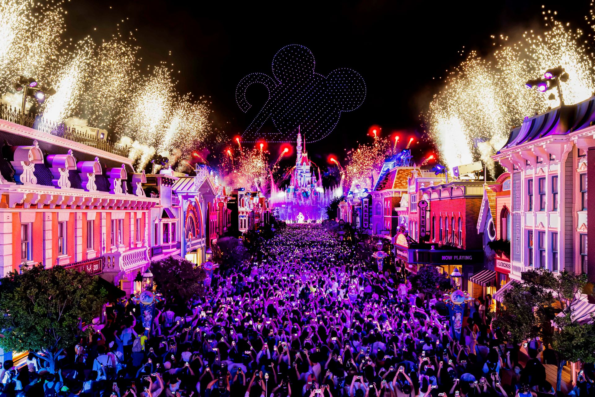 Momentous Party in the Night Sky at Hong Kong Disneyland