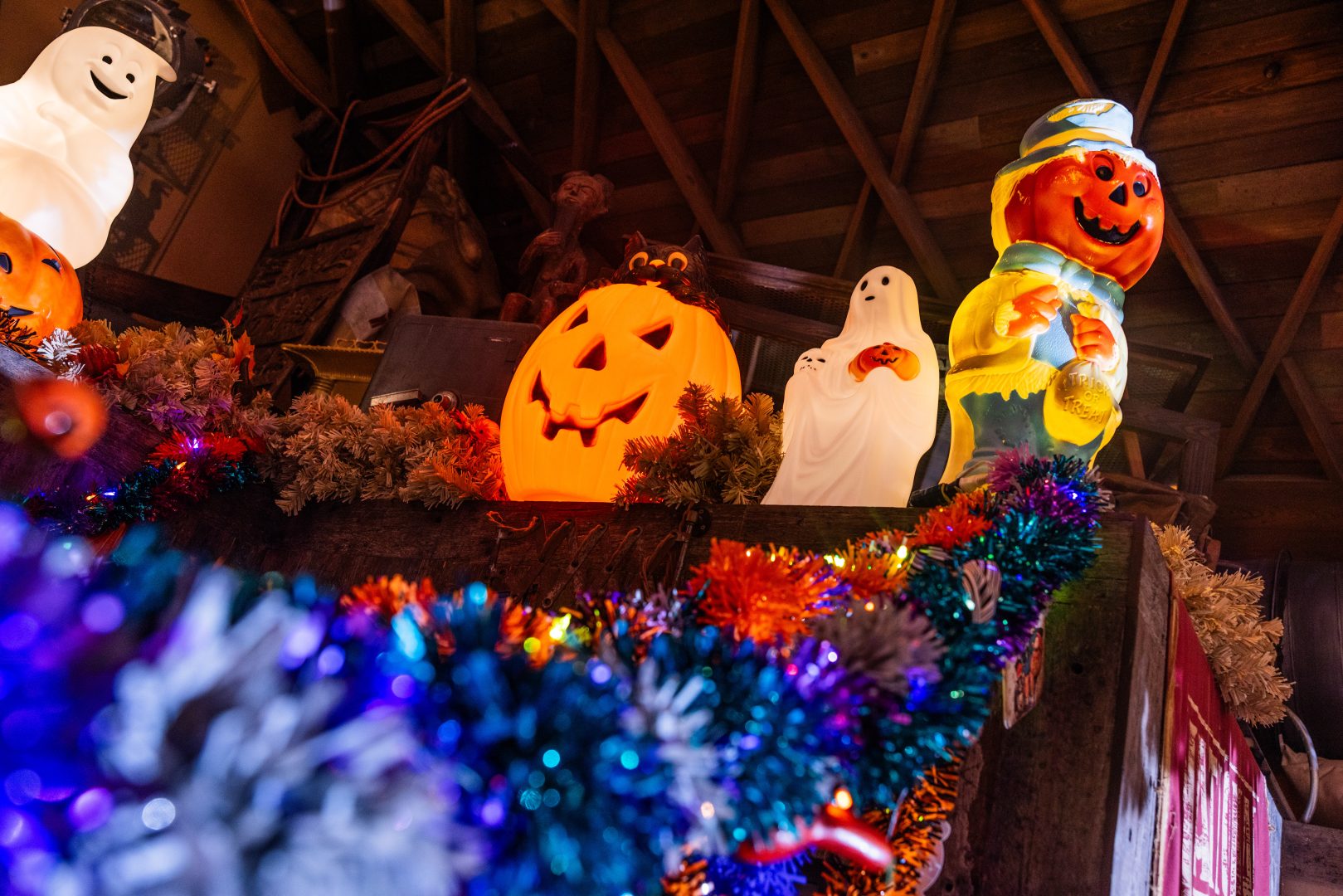 Halloween Hangar Bar with Pumpkins, Ghosts and Black Cats