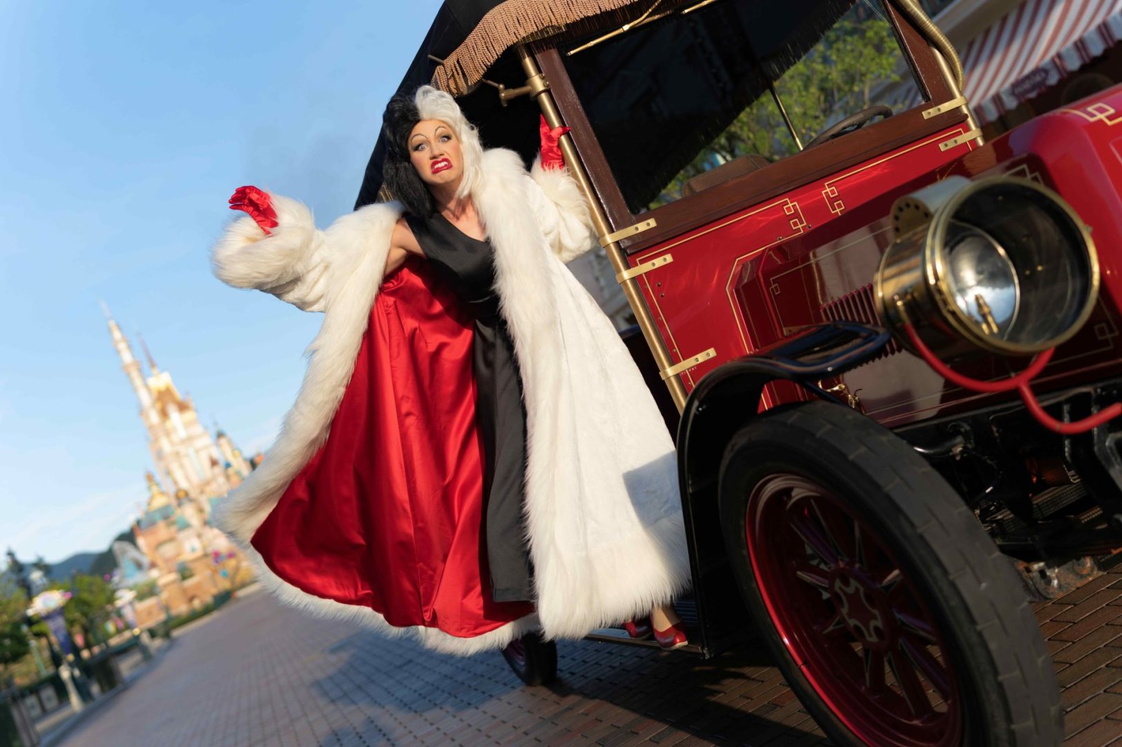 Cruella at Hong Kong Disneyland