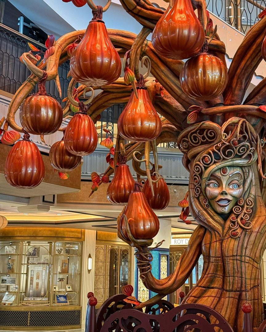 DCL-Disney-Treasure-Halloween-on-the-High-Seas-Ginger-the-Pumpkin-Tree-2