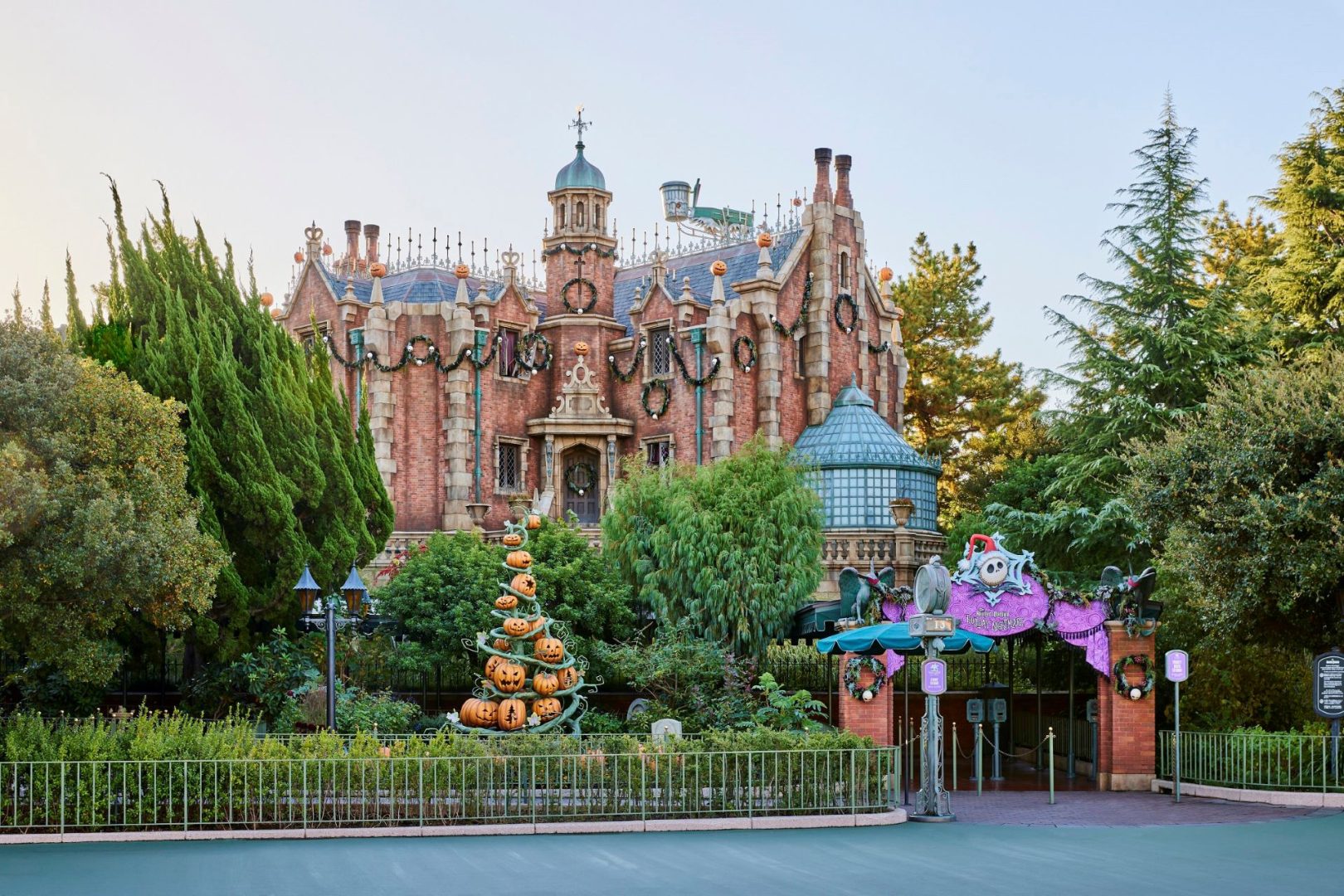 Haunted Mansion Holiday Nightmare at Tokyo Disney