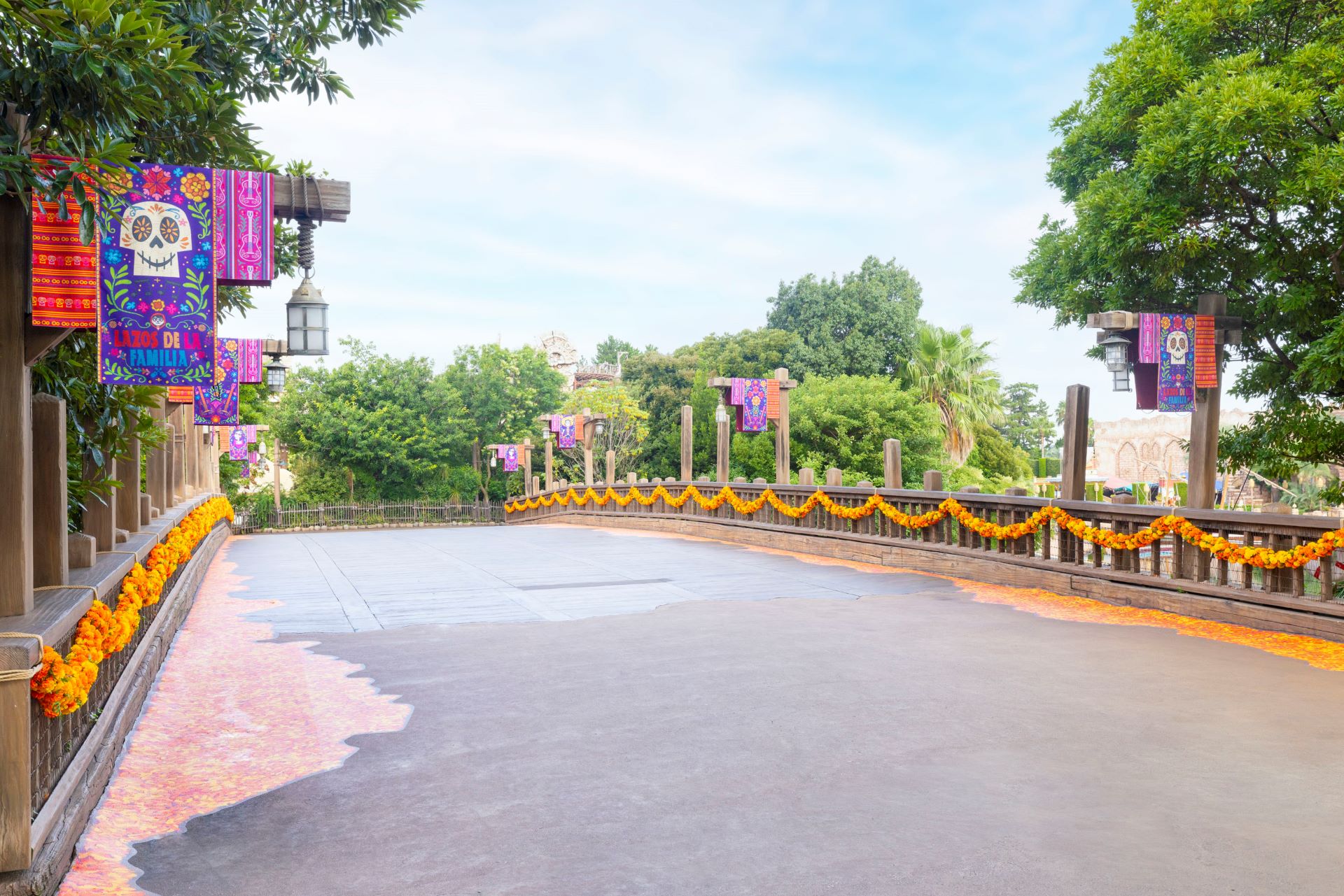 Lazos de la Familia at Tokyo DisneySea