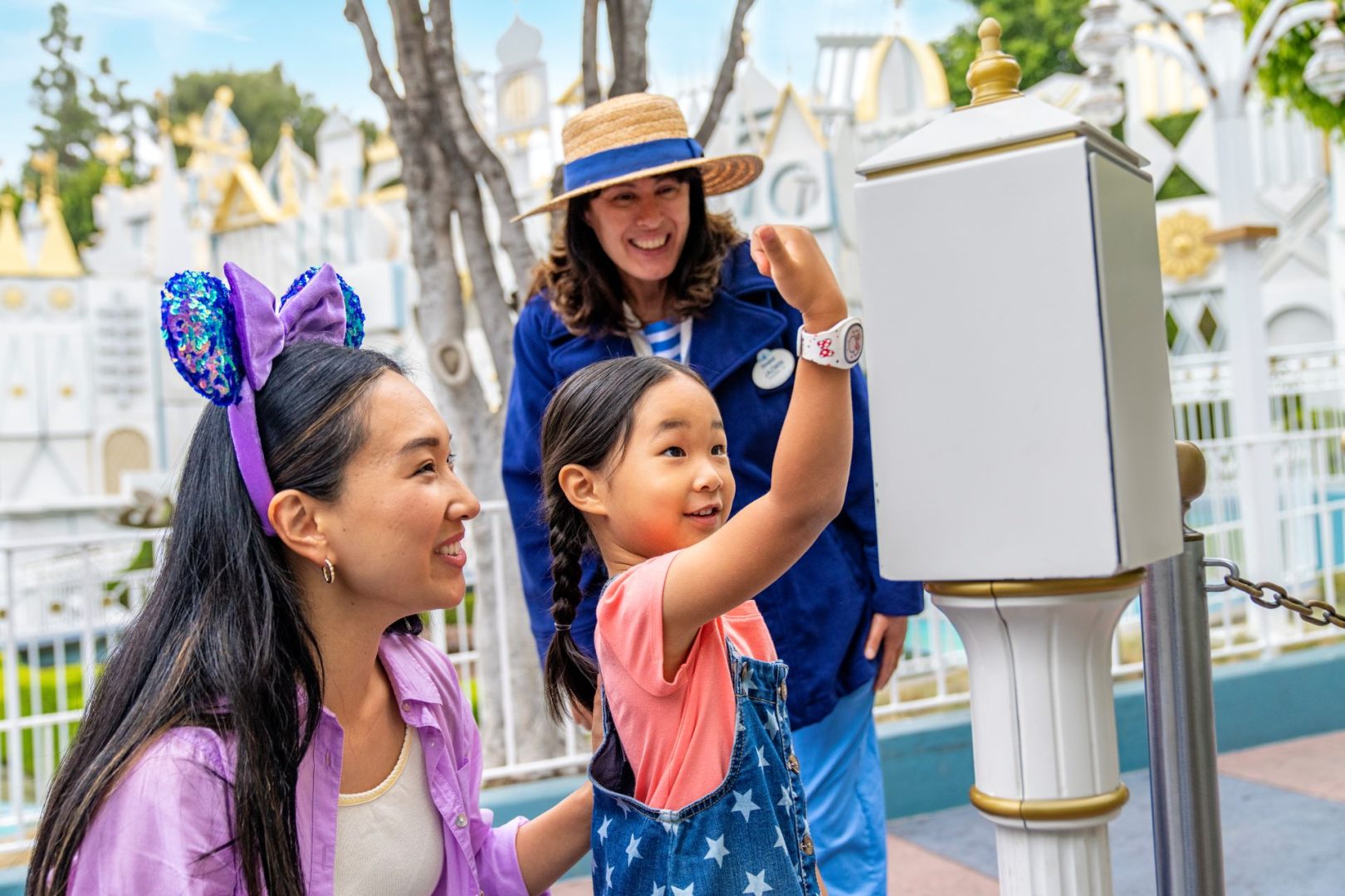 Magic Band at it's a small world