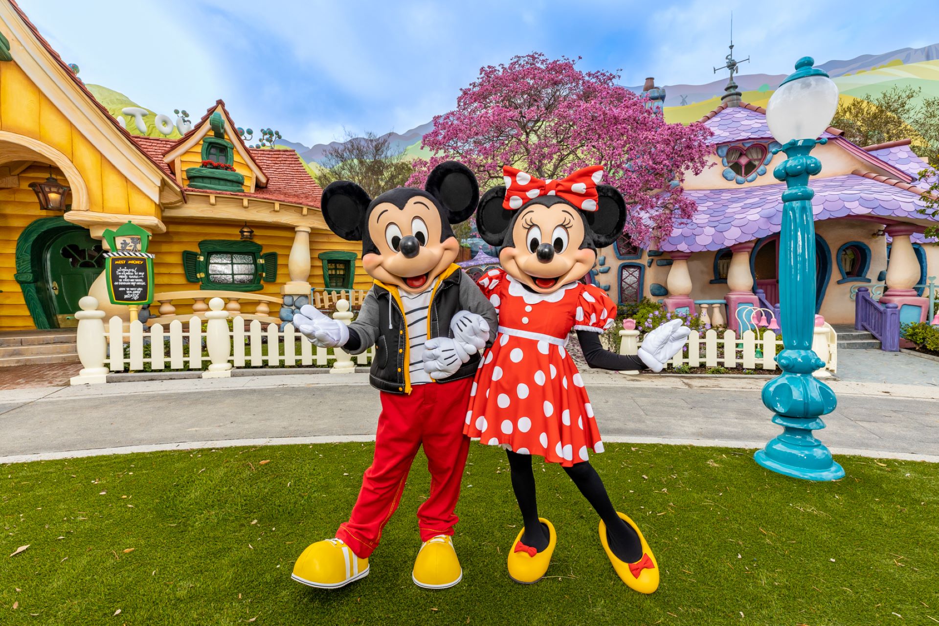 Mickey Mouse and Minnie Mouse in Mickey's Toontown