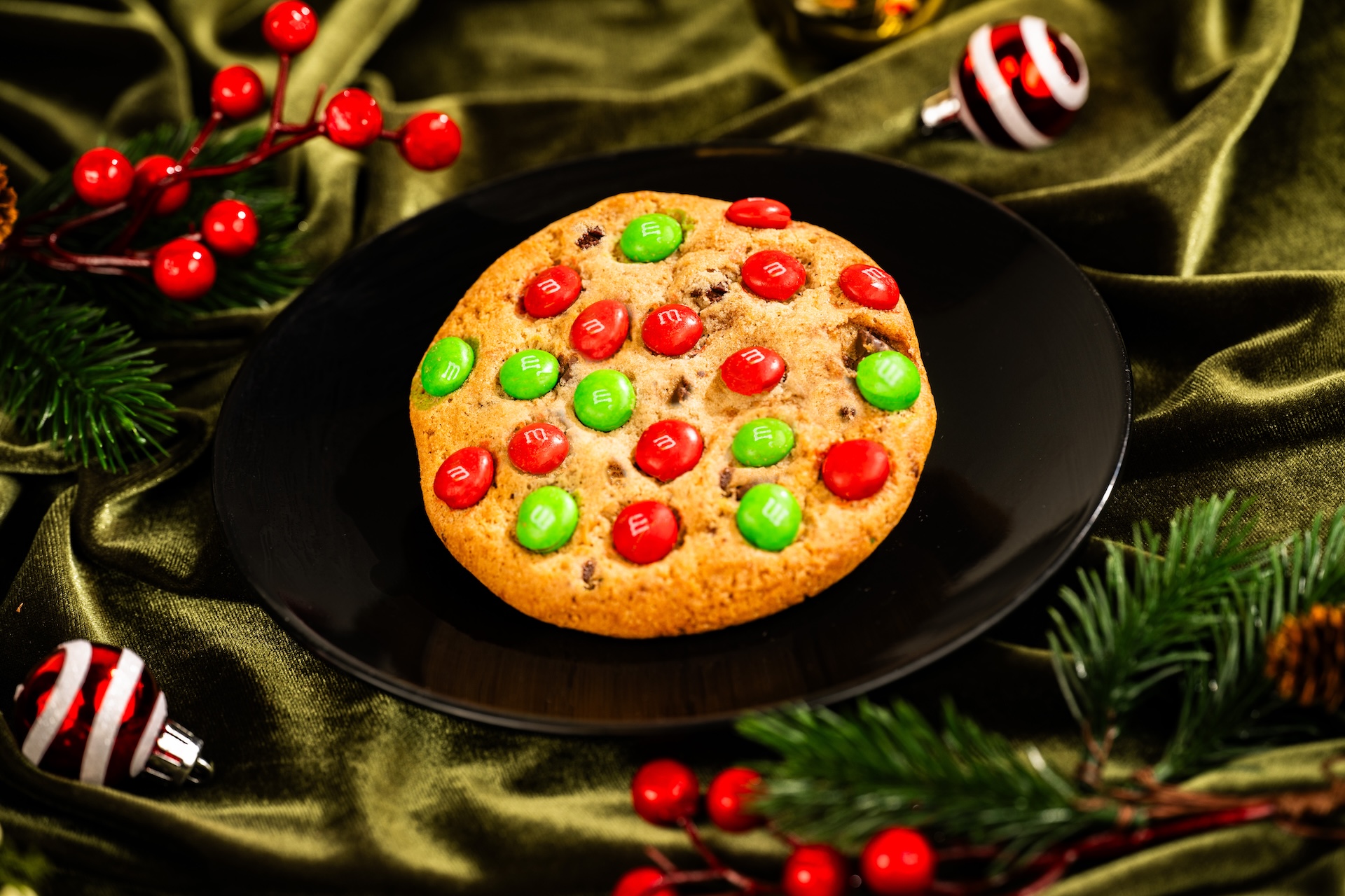 Chocolate Chip Cookie made with M&M’S Milk Chocolate Candies Holiday Blend (New) 