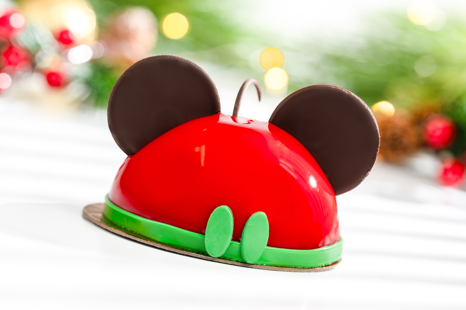 Mickey Petite Dome: White chocolate mousse, dark chocolate mousse, crispy pearls, and chocolate chiffon (New) 