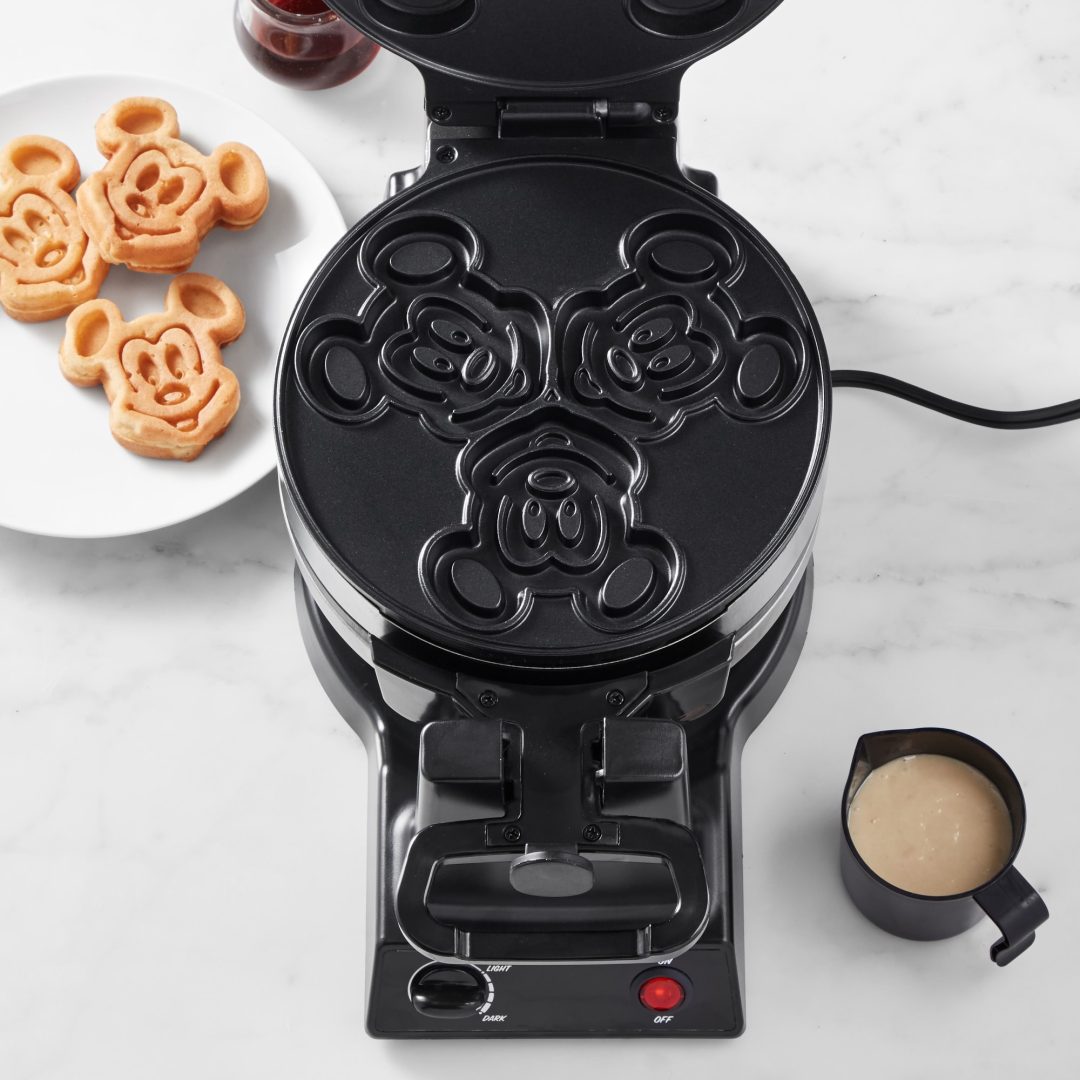 Williams Sonoma Mickey Mouse Double Flip Waffle Maker 