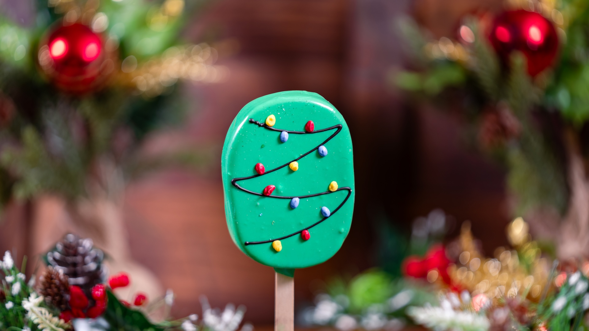 Christmas Jumbo Cake Pop: Chocolate cake pop dipped in white chocolate (New) 