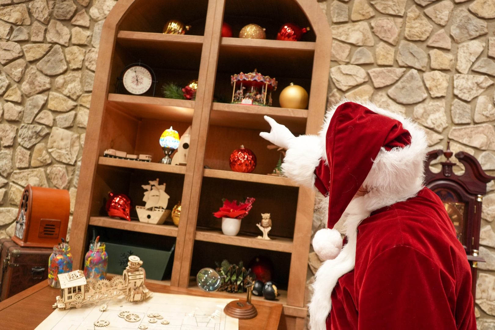 Where to Meet Santa at Disney World This Holiday Season