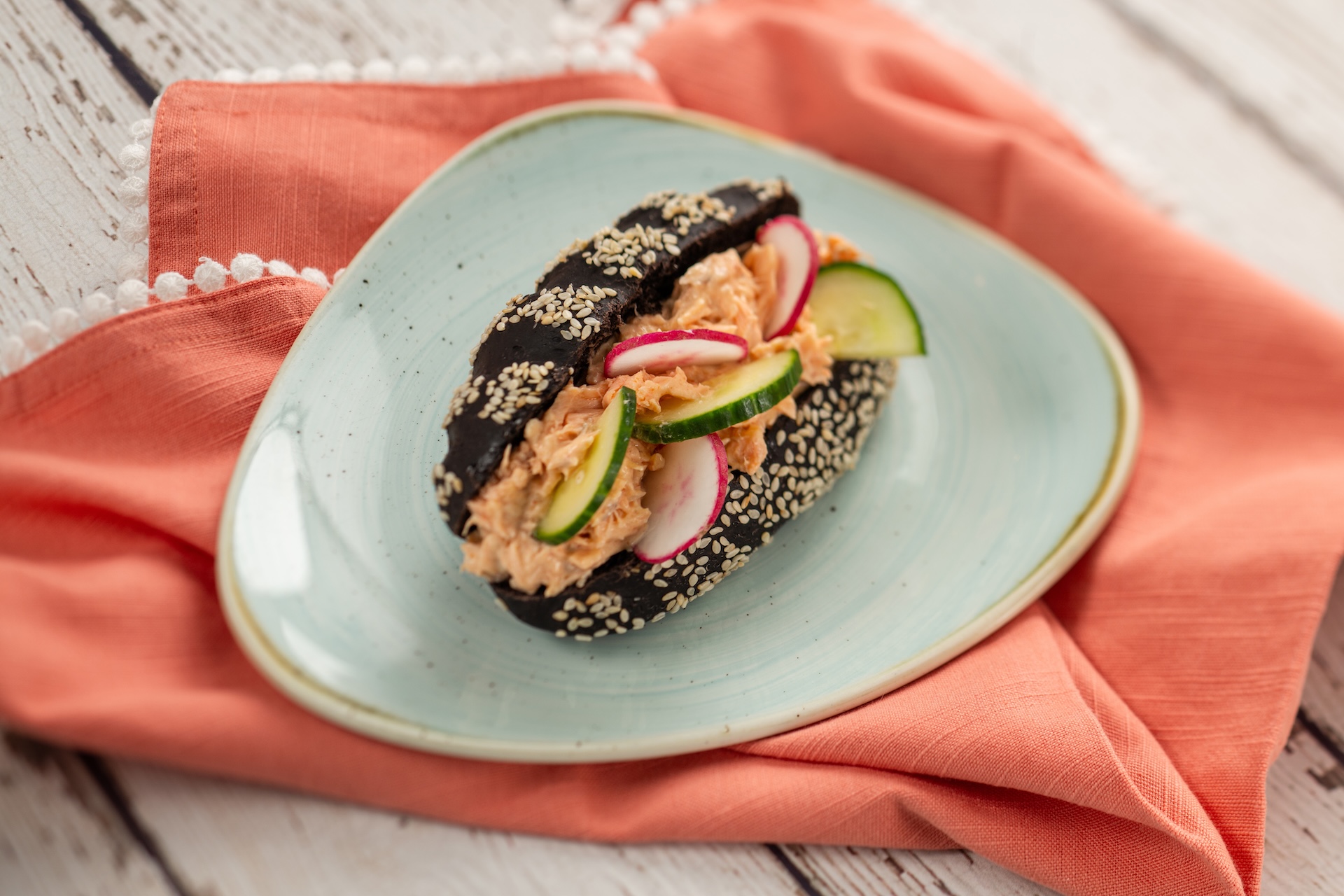 Crème de Saumon Fumé en Brioche aux Grains de Sesames, Concombre et Radis: Smoked salmon spread on a sesame brioche roll with cucumber and radishes