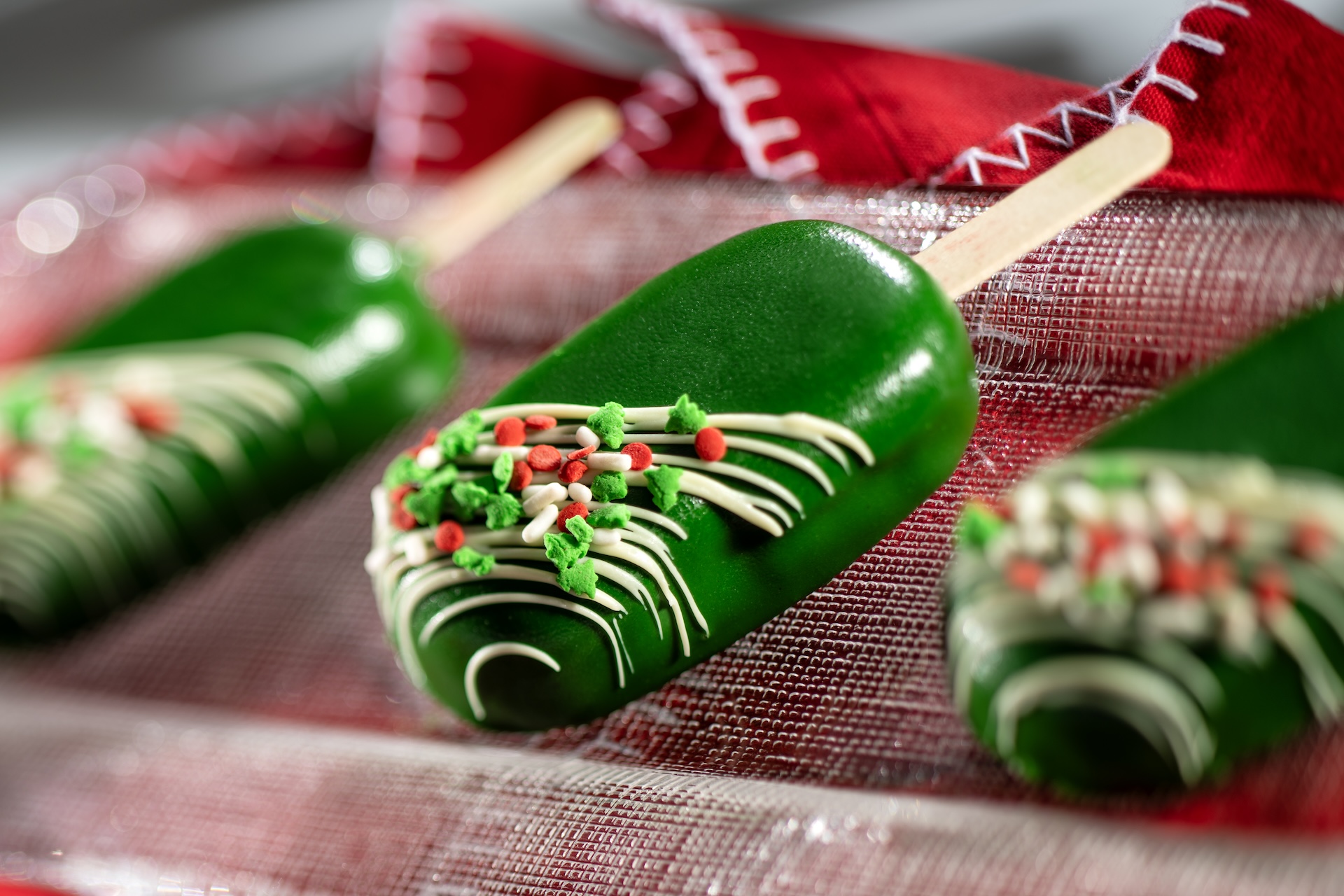 Red Velvet Cake Pop with festive sprinkles (New)