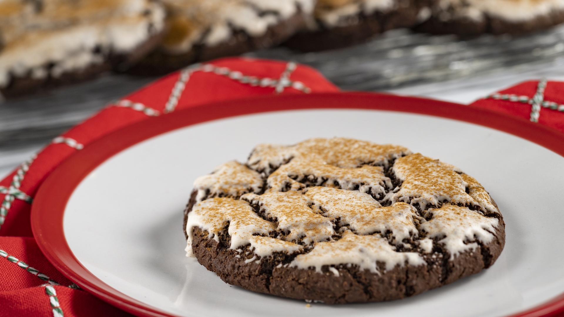Cinnamon-spiced Chocolate Crinkle Cookie