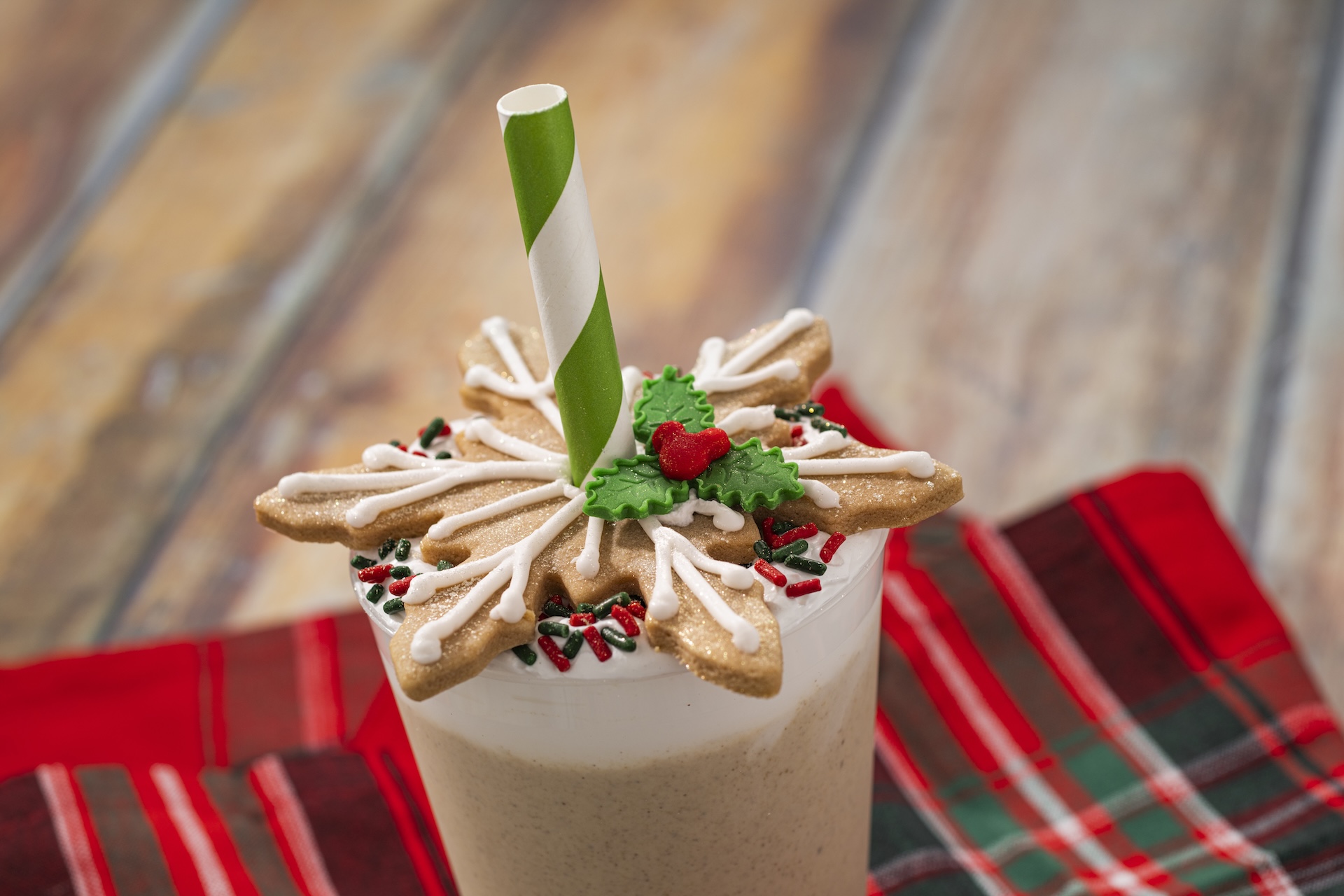 Cookie Milk Shake: Spiced gelato with whipped cream, a cookie wreath, Mickey-shaped holly, and sprinkles (Non-alcoholic) (New)