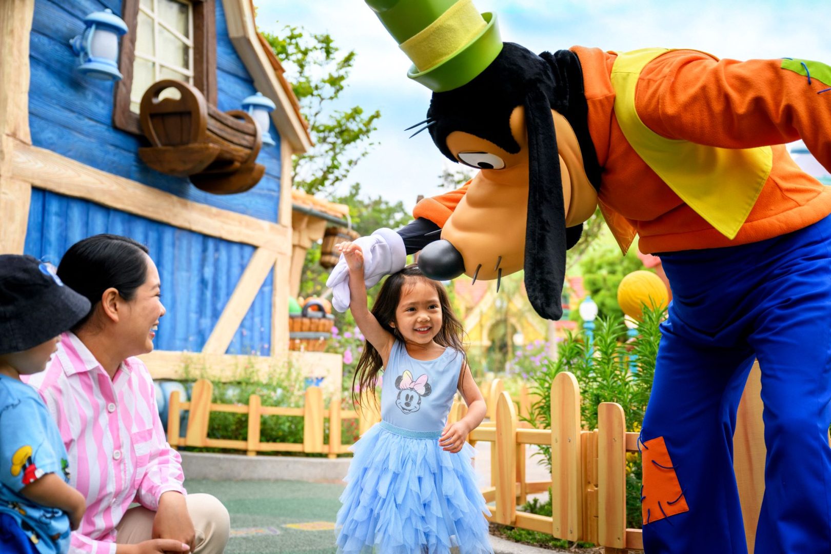 Disneyland Resort Souvenir Guide Freebies, Merch and More