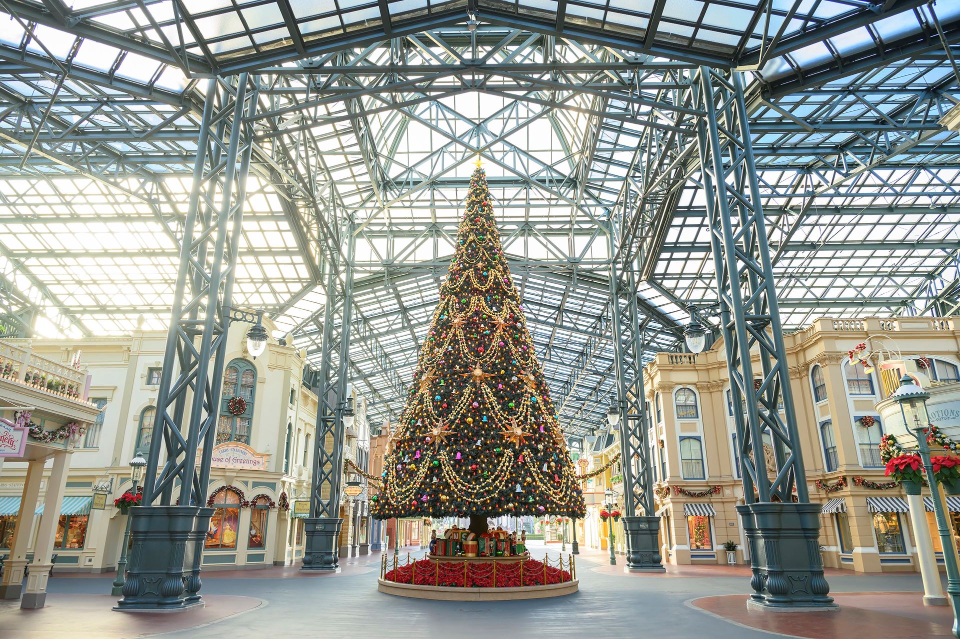 Holiday Decor at Tokyo Disney Resort 2025