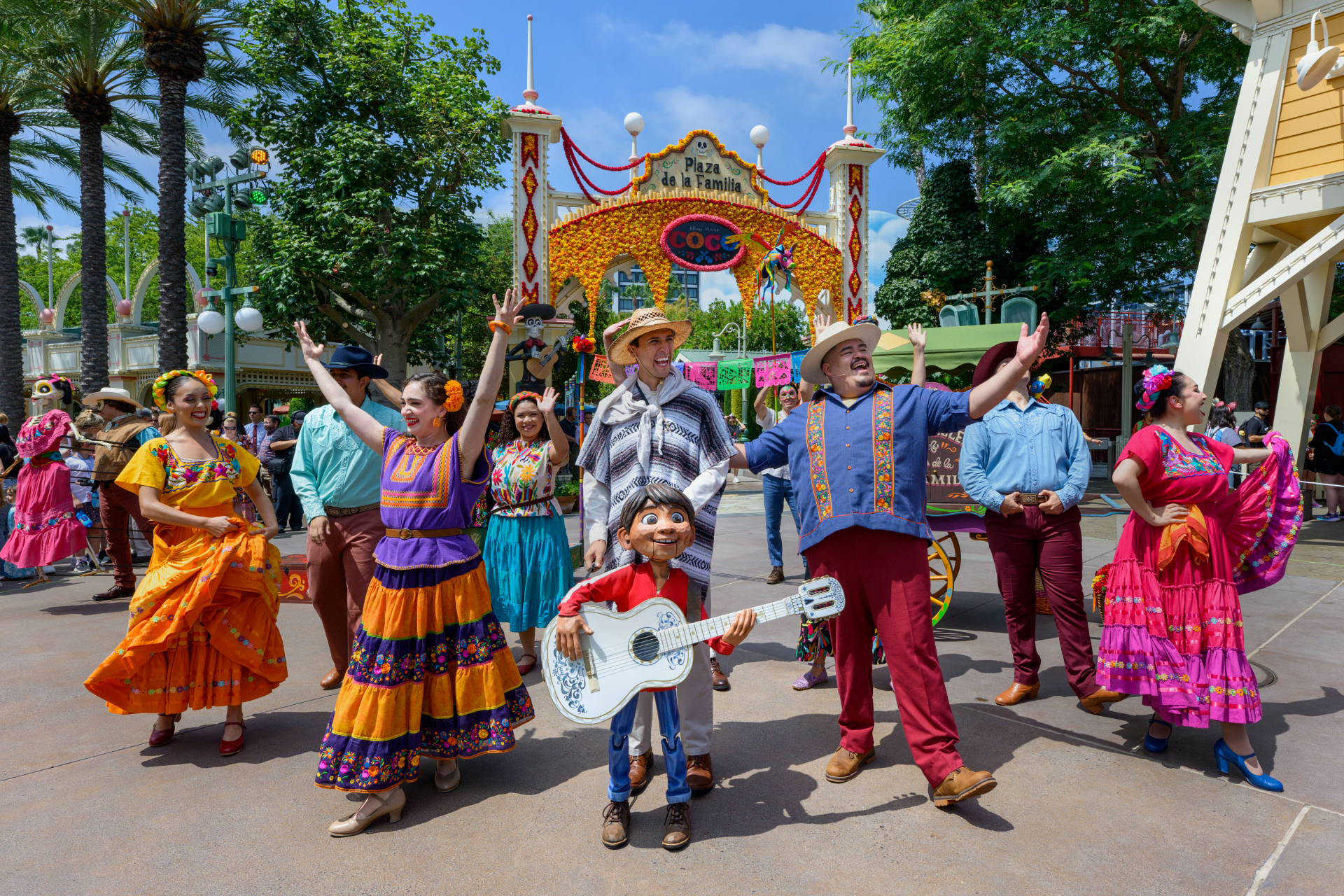 Plaza de la Familia at California Adventure