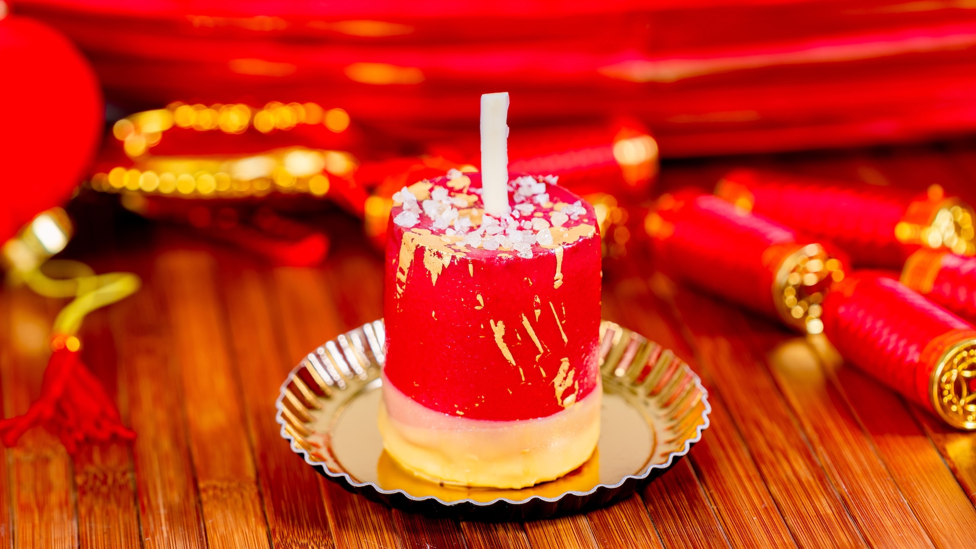 🍽️ Chocolate Firecracker: Light chocolate mousse, chocolate ganache filling, chocolate almond dacquoise, and popping candy featuring DOVE Dark Chocolate